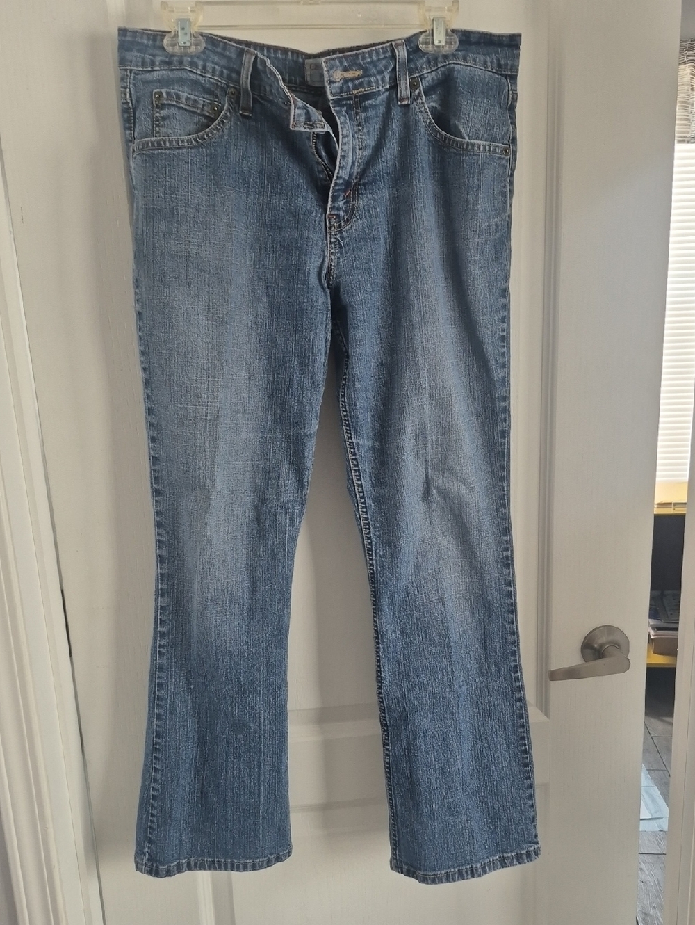 Signature Women's Light Blue Bootcut Jeans